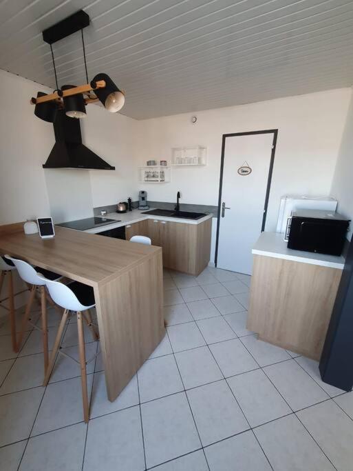 Logis Des Bouchons Apartment *